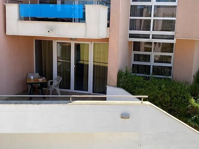 White Pearl شقة *