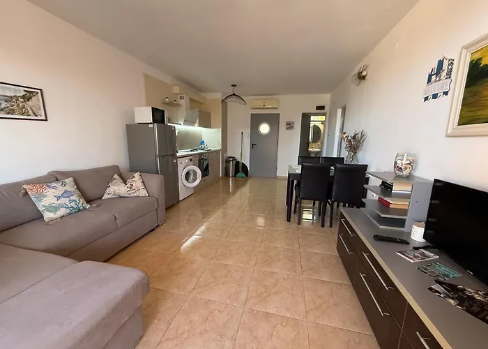 White Pearl شقة *